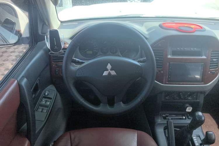 Used Mitsubishi Pajero 2011 V73 3.0L MT GL Steering Wheel