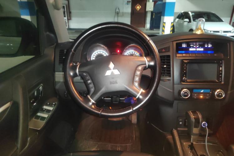 Used Mitsubishi Pajero 2011 3.0L Elite Edition Steering Wheel