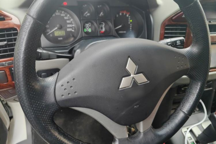 Used Mitsubishi Pajero 2011 V73 3.0L AT GLX Steering Wheel