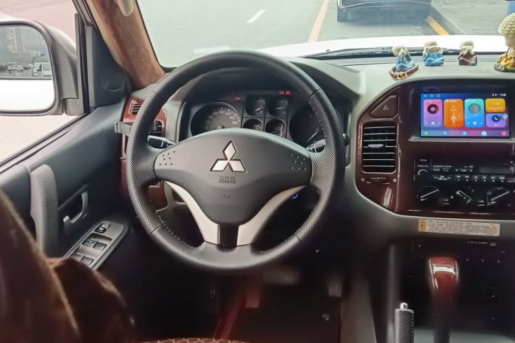 Used Mitsubishi Pajero 2011 V73 3.0L AT GLX Steering Wheel