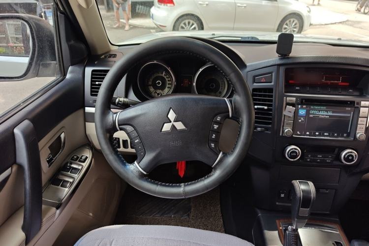 Used Mitsubishi Pajero 2011 3.0L Elite Overdrive Edition Steering Wheel