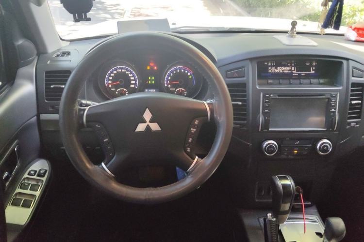 Used Mitsubishi Pajero 2011 3.0L Elite Edition Steering Wheel