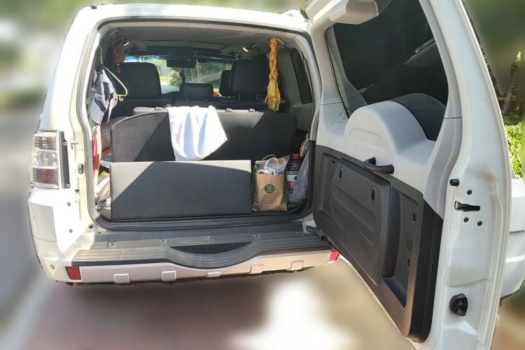 Used Mitsubishi Pajero 2011 3.0L Elite Edition Trunk