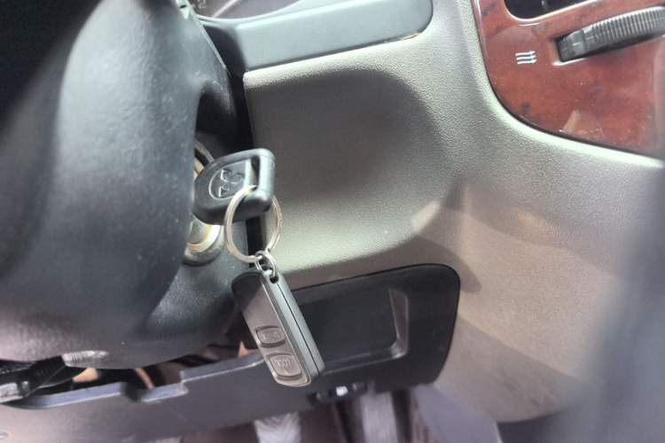 Used Mitsubishi Pajero 2011 V73 3.0L MT GL Vehicle Key
