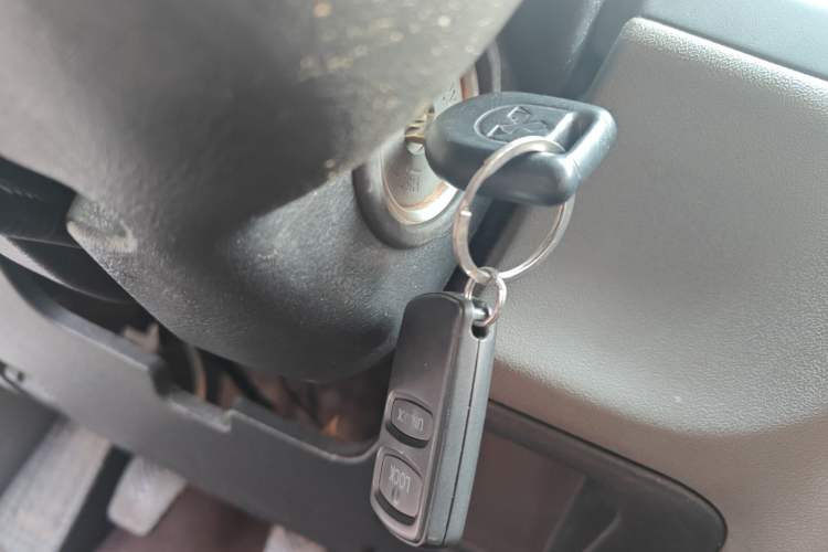 Used Mitsubishi Pajero 2011 V73 3.0L MT GL Vehicle Key