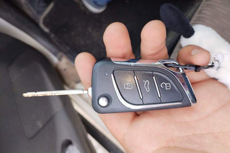 Used Mitsubishi Pajero 2011 V73 3.0L AT GLX Vehicle Key