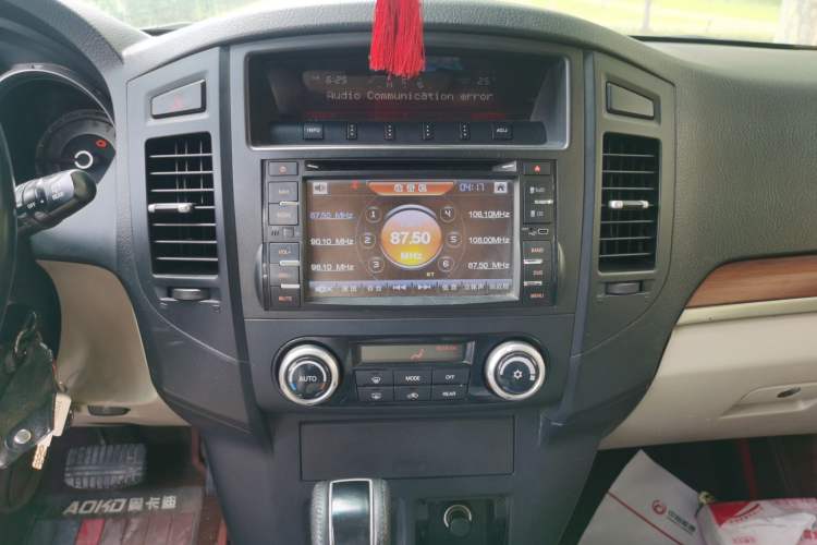 Used Mitsubishi Pajero 2012 3.0L Luxury Edition Audio And AC Panel