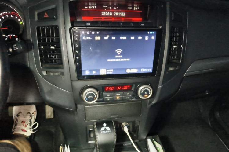 Used Mitsubishi Pajero 2012 3.0L Elite Edition Audio And AC Panel