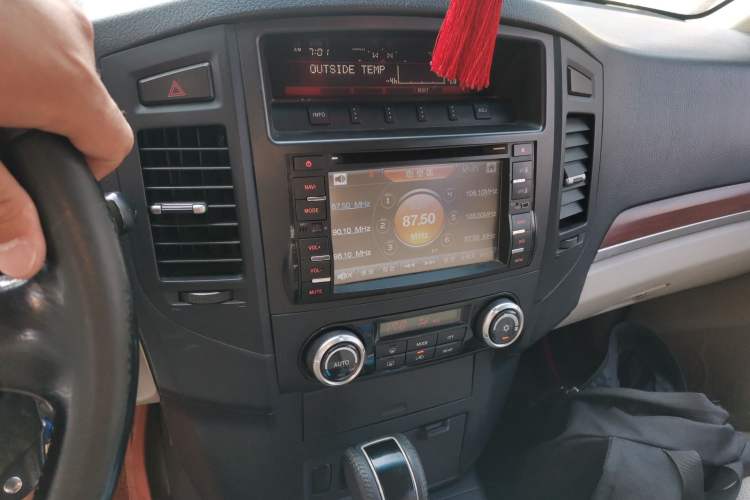 Used Mitsubishi Pajero 2012 3.0L Luxury Edition Audio And AC Panel