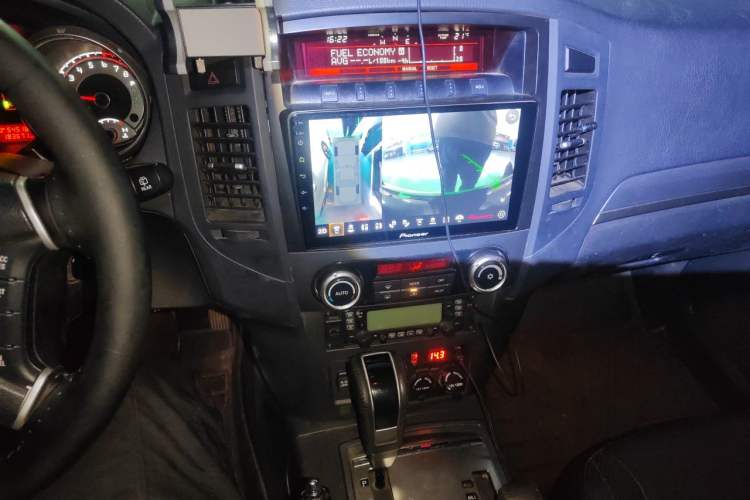 Used Mitsubishi Pajero 2012 3.0L Elite Upgrade Edition Audio And AC Panel
