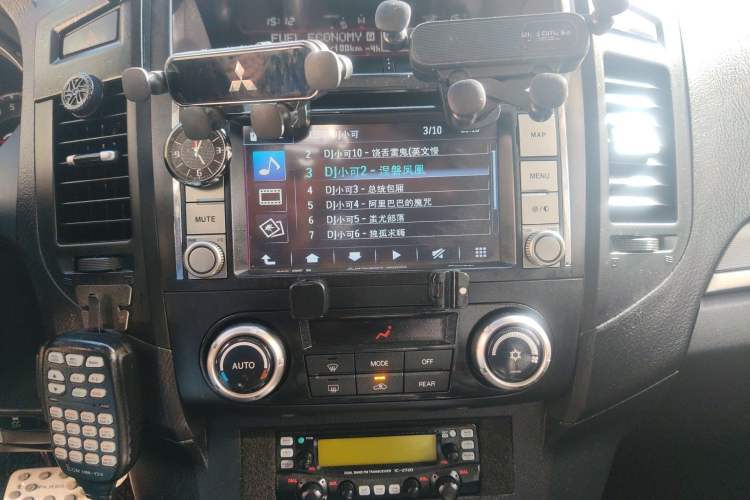 Used Mitsubishi Pajero 2012 3.0L Elite Edition Audio And AC Panel