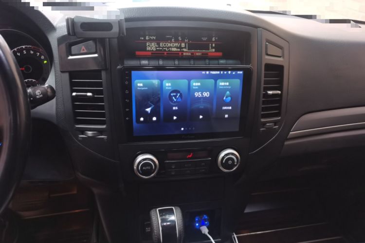 Used Mitsubishi Pajero 2012 3.0L Elite Upgrade Edition Audio And AC Panel