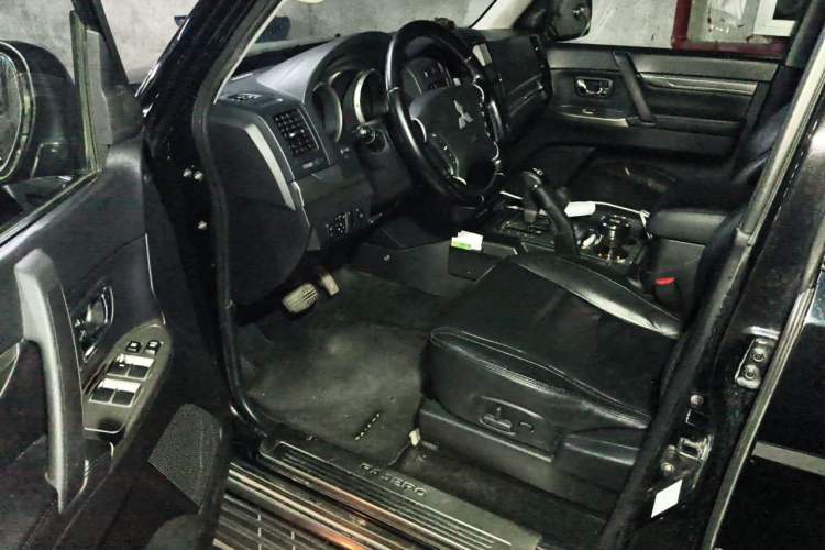 Used Mitsubishi Pajero 2012 3.0L Elite Edition Driver Seat