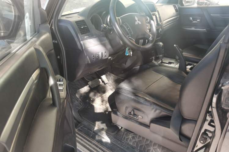 Used Mitsubishi Pajero 2012 3.0L Elite Edition Driver Seat
