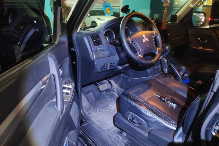 Used Mitsubishi Pajero 2012 3.0L Elite Upgrade Edition Driver Seat