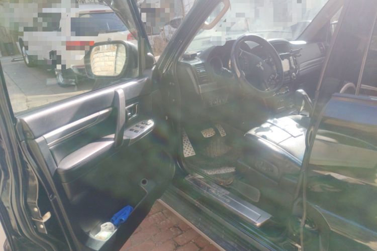 Used Mitsubishi Pajero 2012 3.0L Elite Edition Driver Seat