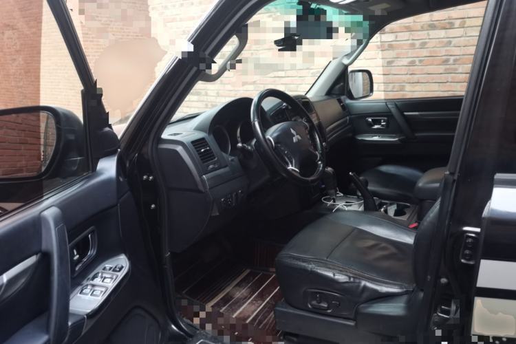 Used Mitsubishi Pajero 2012 3.0L Elite Upgrade Edition Driver Seat