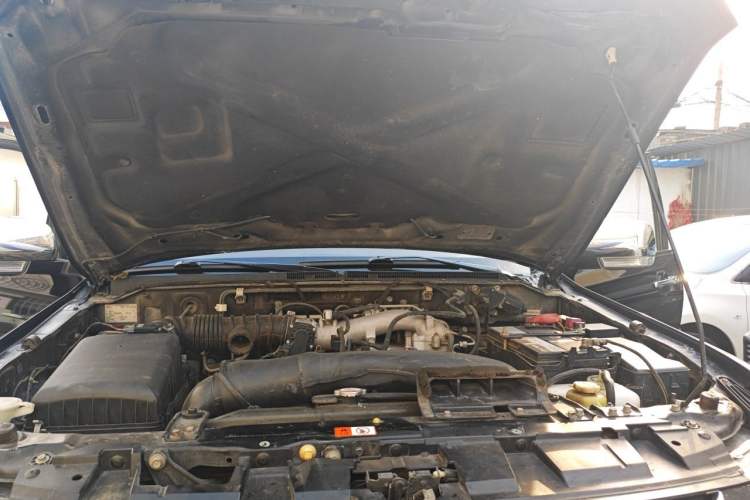 Used Mitsubishi Pajero 2012 3.0L Elite Upgrade Edition Engine Bay