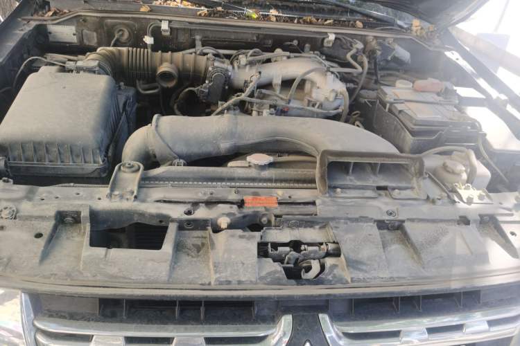 Used Mitsubishi Pajero 2012 3.0L Elite Edition Engine Bay