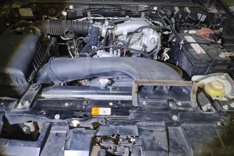 Used Mitsubishi Pajero 2012 3.0L Elite Upgrade Edition Engine Bay