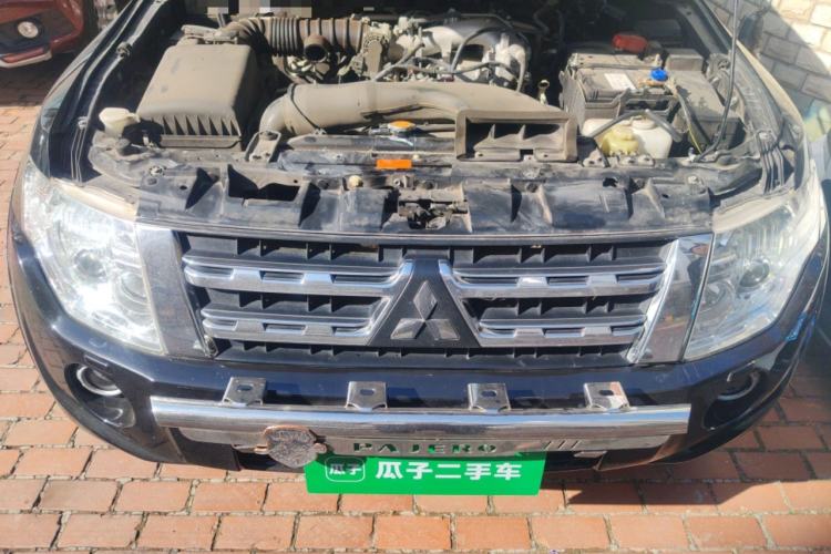 Used Mitsubishi Pajero 2012 3.0L Elite Edition Engine Bay