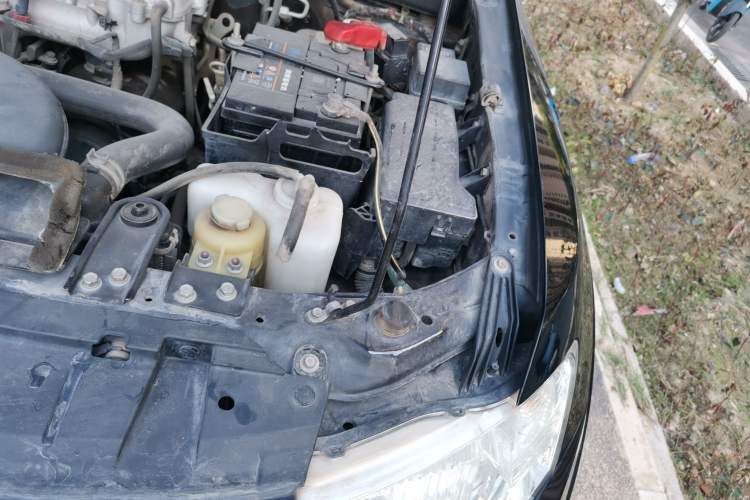 Used Mitsubishi Pajero 2012 3.0L Luxury Edition Engine Bay Left