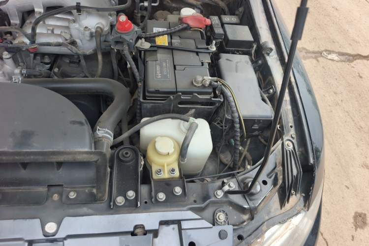 Used Mitsubishi Pajero 2012 3.0L Elite Upgrade Edition Engine Bay Left