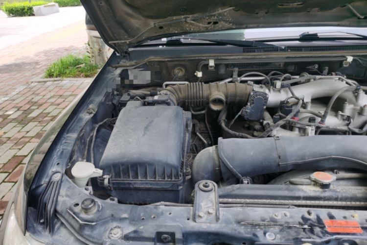 Used Mitsubishi Pajero 2012 3.0L Luxury Edition Engine Bay Right