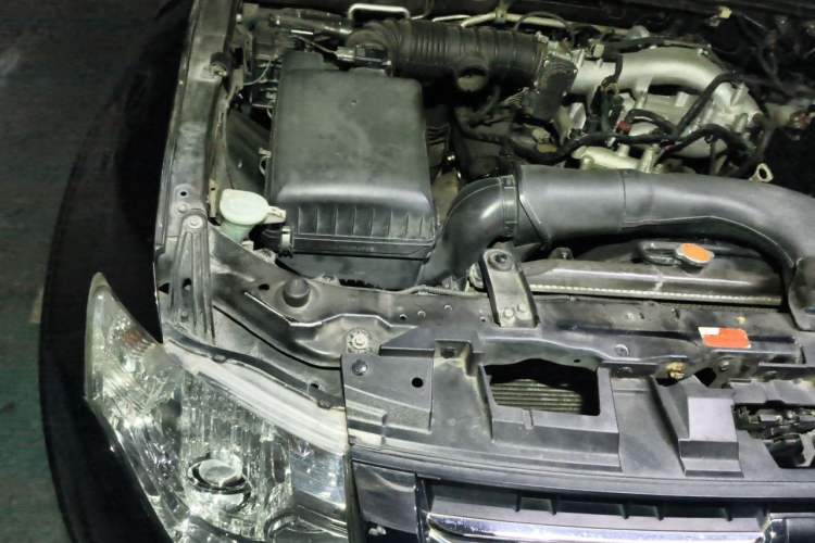 Used Mitsubishi Pajero 2012 3.0L Elite Edition Engine Bay Right