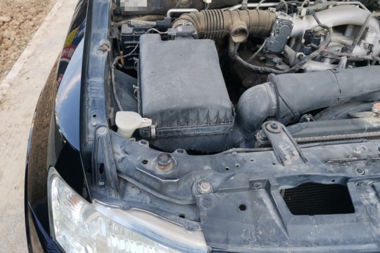Used Mitsubishi Pajero 2012 3.0L Luxury Edition Engine Bay Right