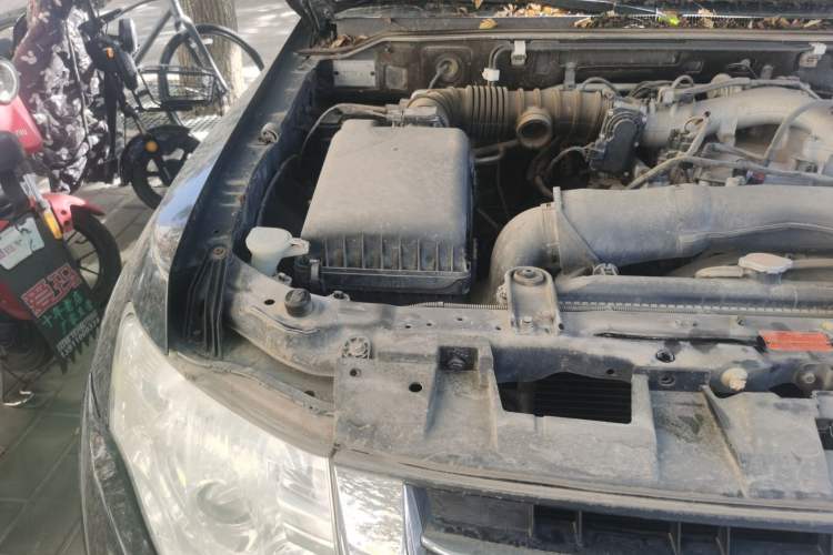 Used Mitsubishi Pajero 2012 3.0L Elite Edition Engine Bay Right