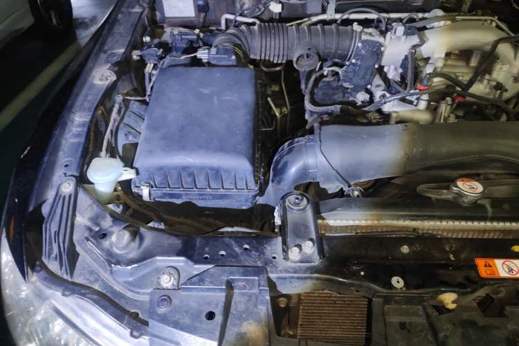Used Mitsubishi Pajero 2012 3.0L Elite Upgrade Edition Engine Bay Right