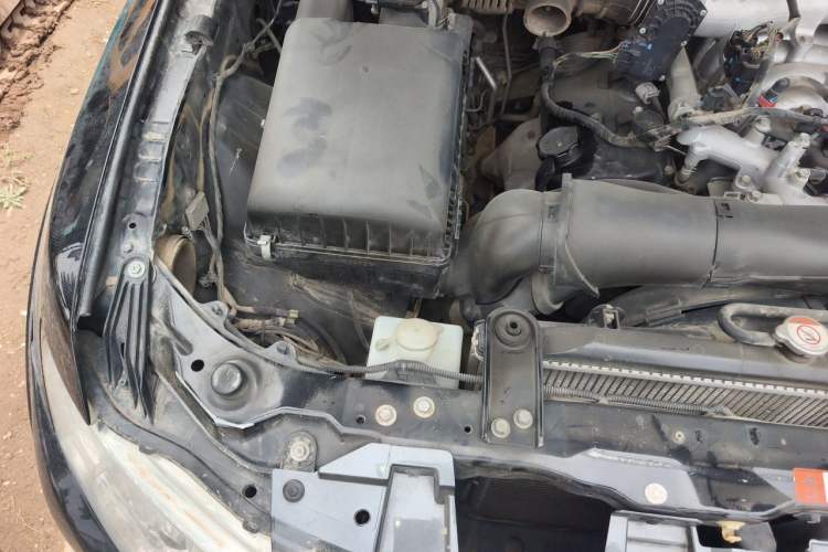 Used Mitsubishi Pajero 2012 3.0L Elite Upgrade Edition Engine Bay Right