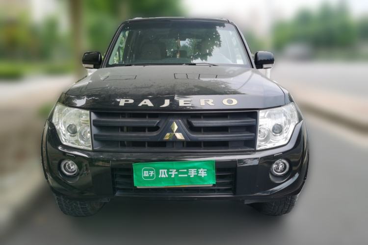 Used Mitsubishi Pajero 2012 3.0L Luxury Edition Front