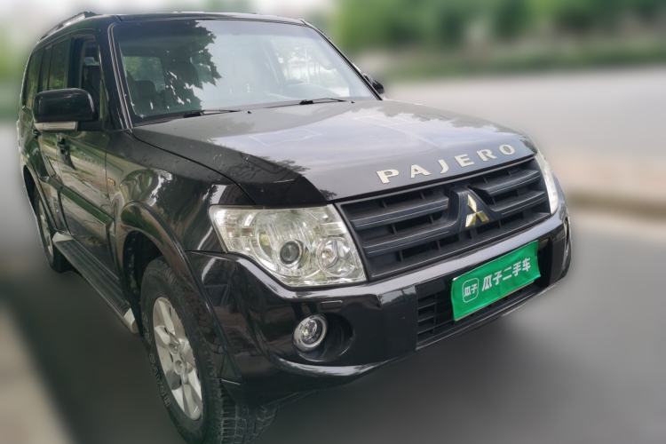 Used Mitsubishi Pajero 2012 3.0L Luxury Edition Front Right 45 Deg