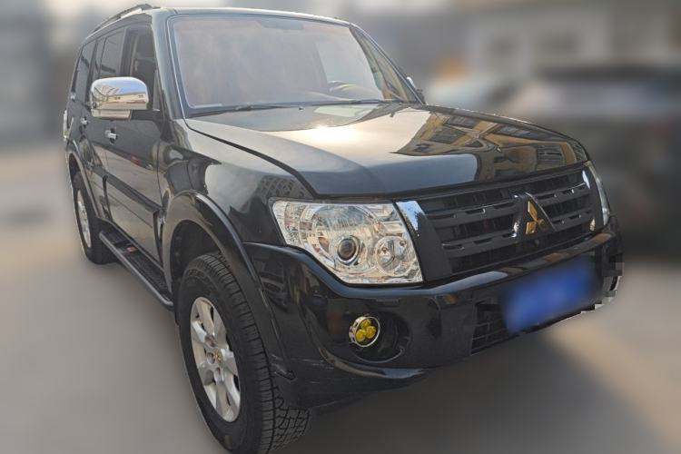 Used Mitsubishi Pajero 2012 3.0L Elite Upgrade Edition Front Right 45 Deg