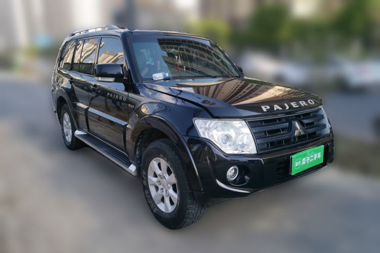 Used Mitsubishi Pajero 2012 3.0L Luxury Edition Front Right 45 Deg