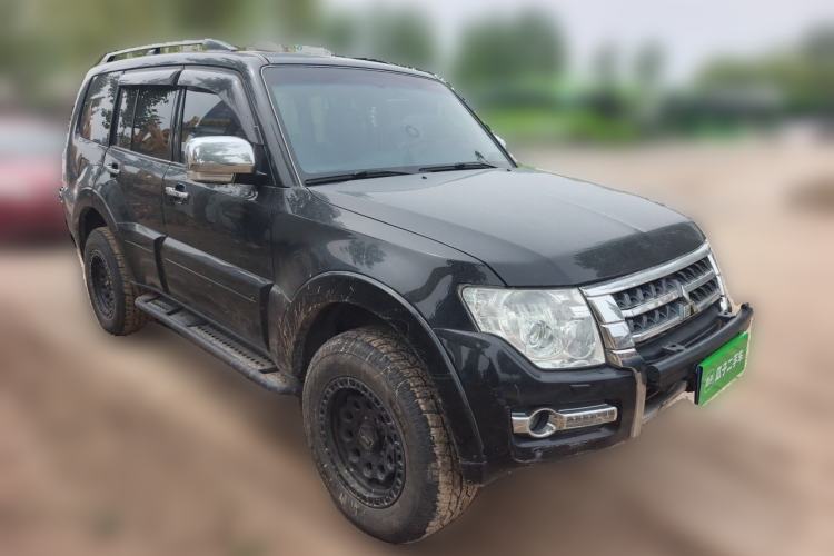 Used Mitsubishi Pajero 2012 3.0L Elite Upgrade Edition Front Right 45 Deg