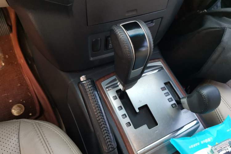 Used Mitsubishi Pajero 2012 3.0L Luxury Edition Gear Lever