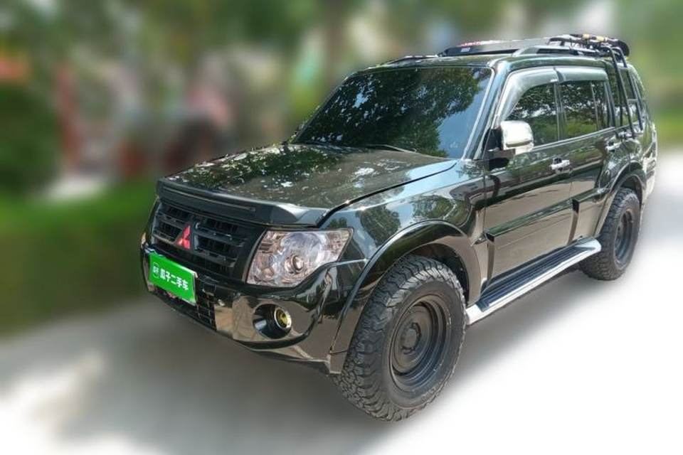 Mitsubishi Pajero 2012