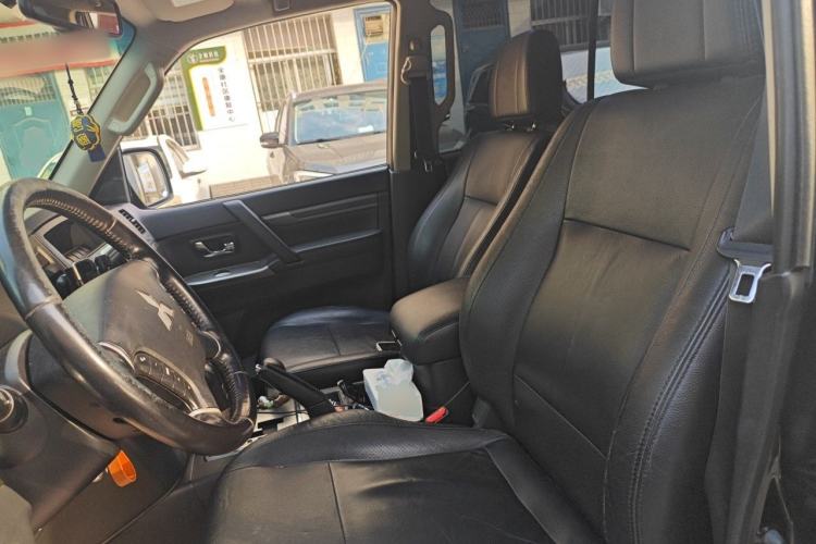Used Mitsubishi Pajero 2012 3.0L Elite Upgrade Edition Left Front Seat