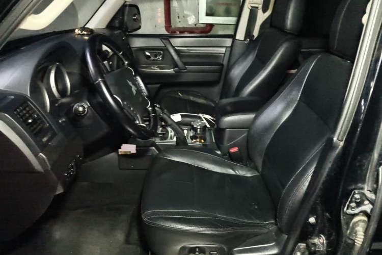 Used Mitsubishi Pajero 2012 3.0L Elite Edition Left Front Seat