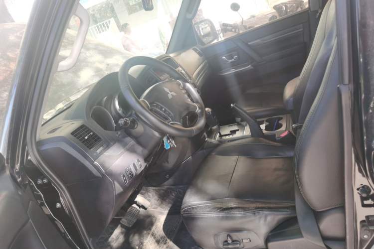 Used Mitsubishi Pajero 2012 3.0L Elite Edition Left Front Seat