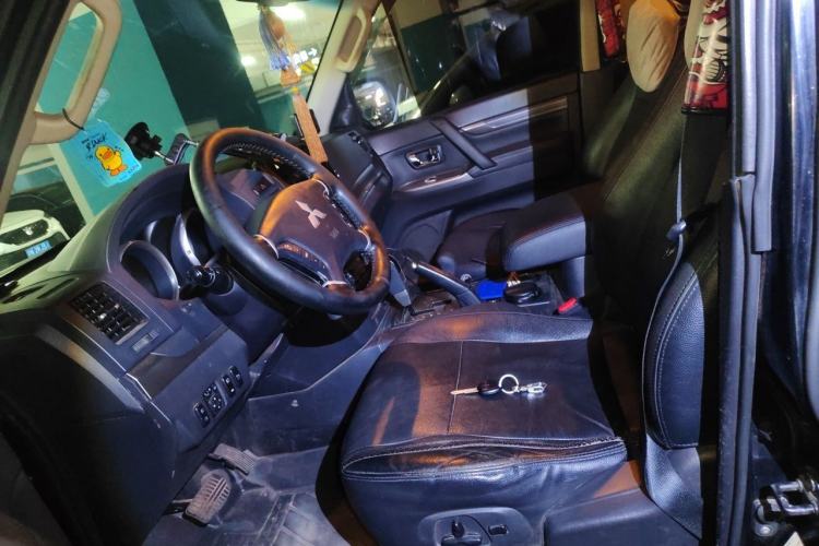 Used Mitsubishi Pajero 2012 3.0L Elite Upgrade Edition Left Front Seat