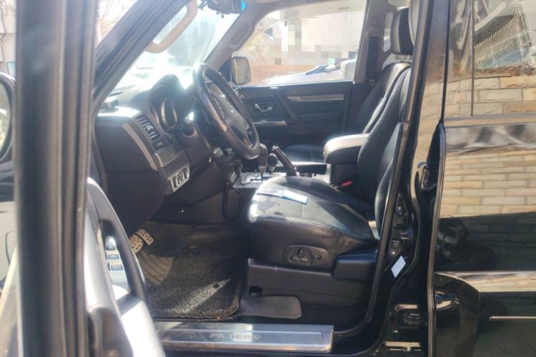 Used Mitsubishi Pajero 2012 3.0L Elite Edition Left Front Seat