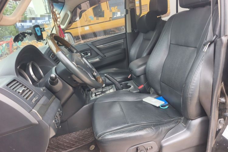 Used Mitsubishi Pajero 2012 3.0L Elite Upgrade Edition Left Front Seat