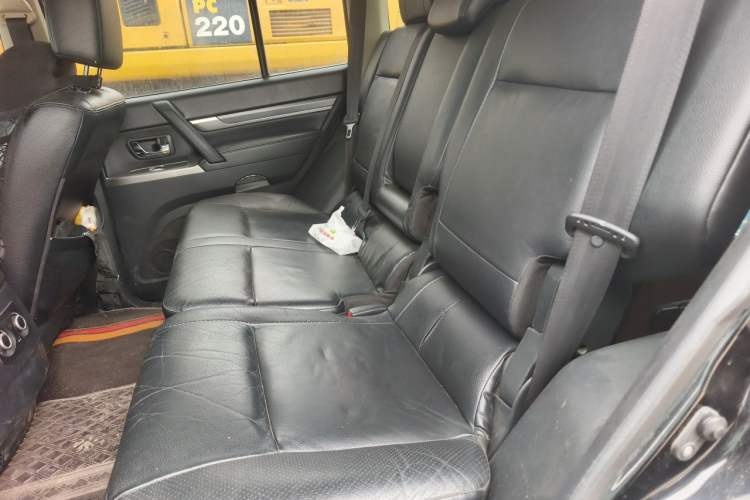 Used Mitsubishi Pajero 2012 3.0L Elite Upgrade Edition Left Rear Seat