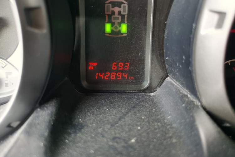 Used Mitsubishi Pajero 2012 3.0L Luxury Edition Odometer Close Up