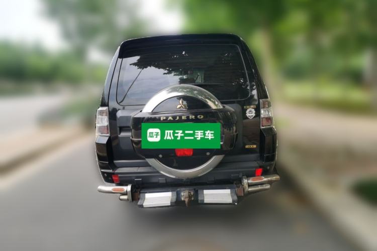 Used Mitsubishi Pajero 2012 3.0L Luxury Edition Rear