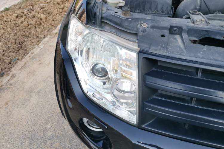 Used Mitsubishi Pajero 2012 3.0L Luxury Edition Right Front Headlight
